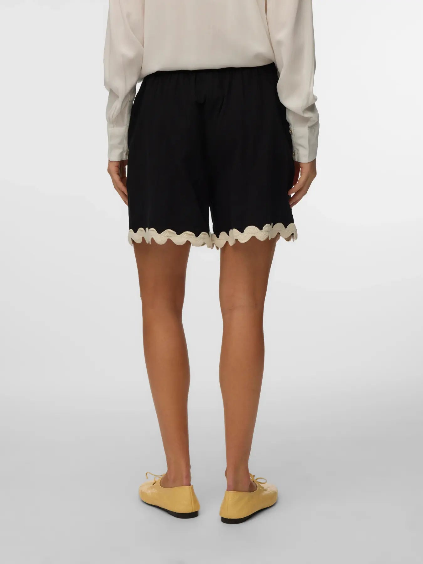 Vero Moda- Jenna MidRise Shorts