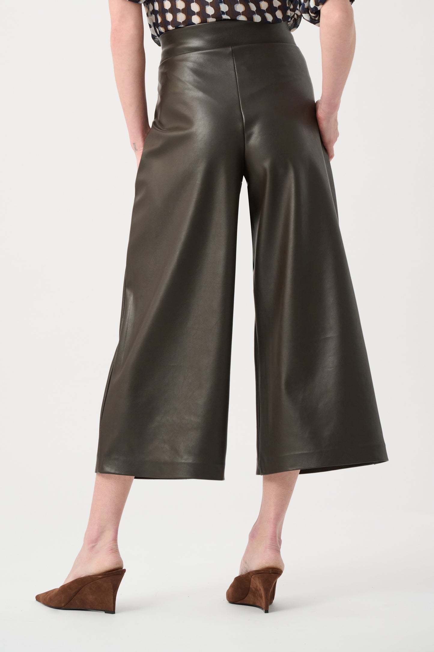 Joseph Ribkoff - Leatherette Pull-On Culotte Pants