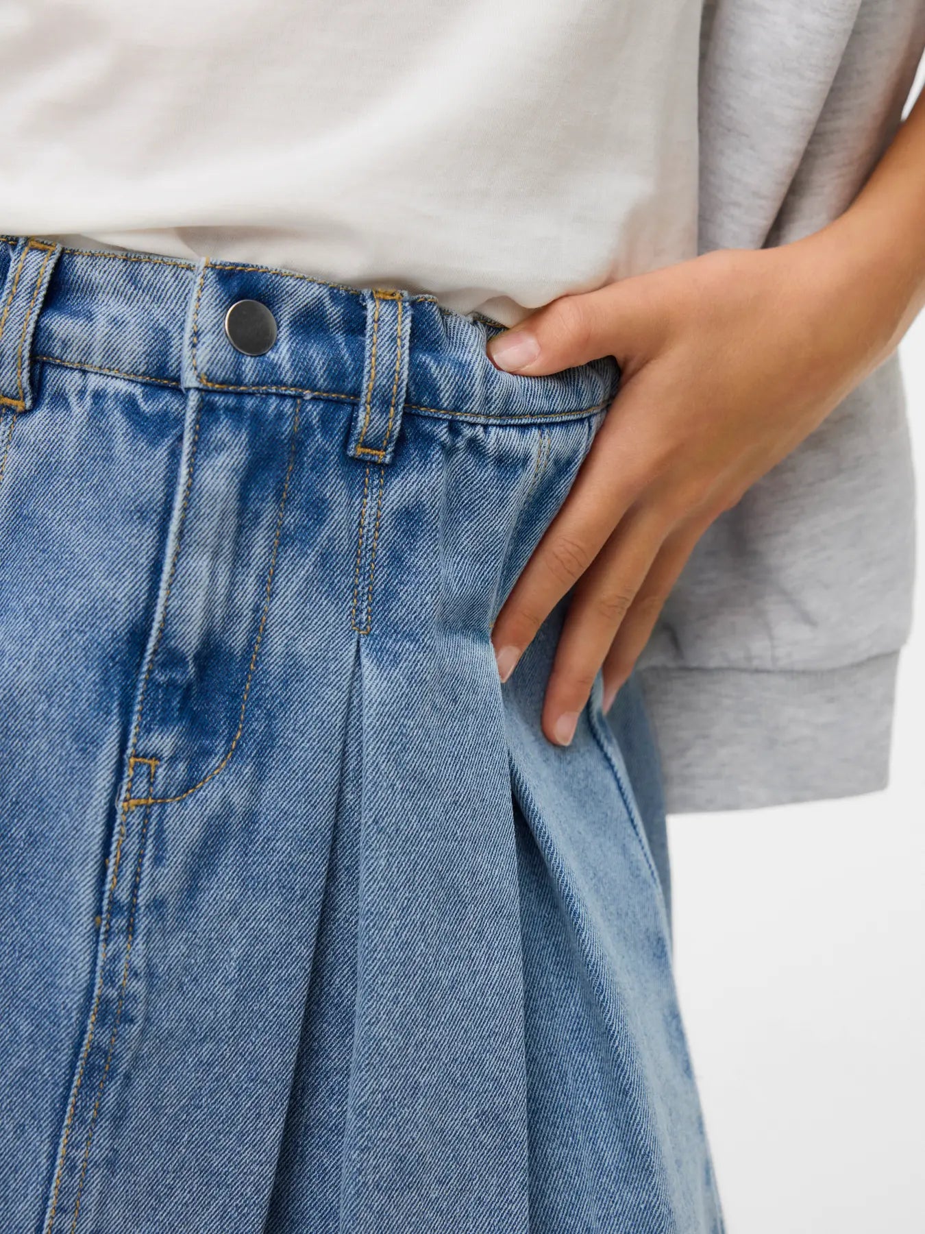 Vero Girl - Danni  Denim Pleat Skirt