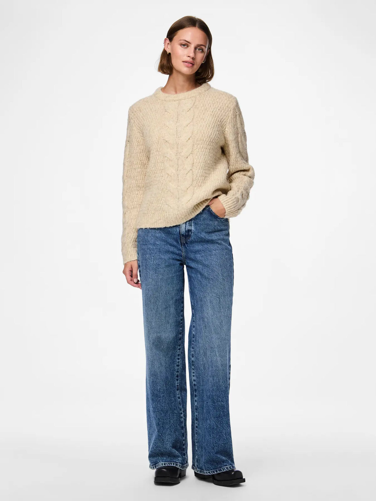 Pieces = Nina O-Neck Knit Sweater
