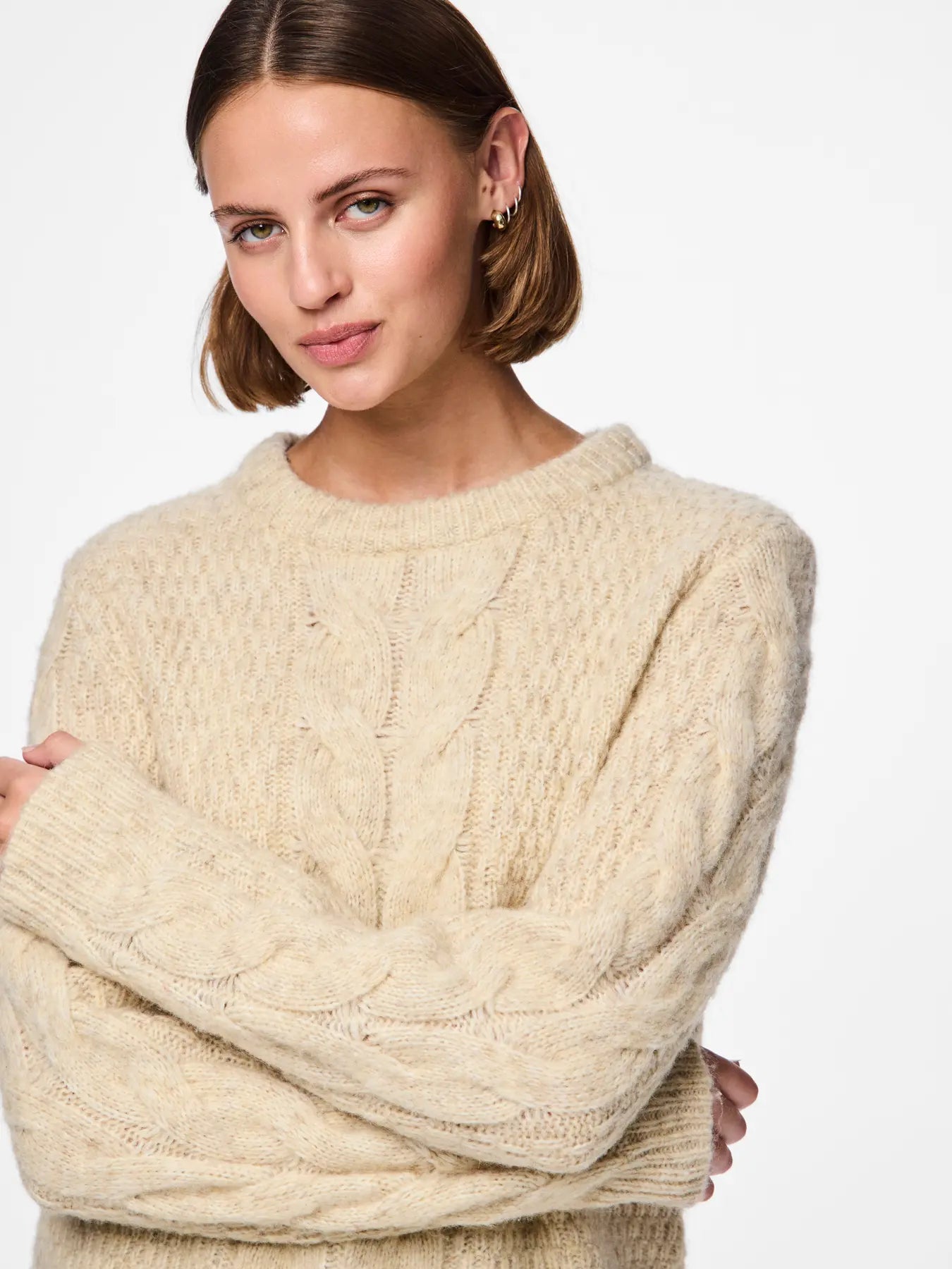 Pieces = Nina O-Neck Knit Sweater