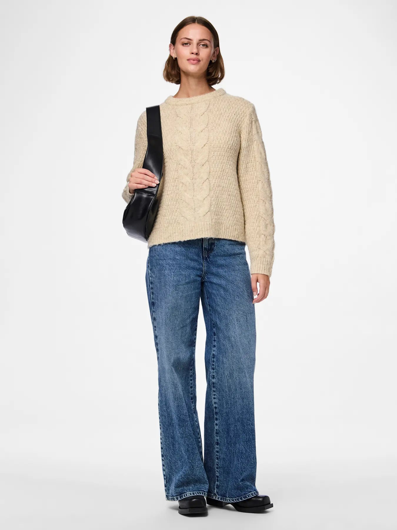 Pieces = Nina O-Neck Knit Sweater