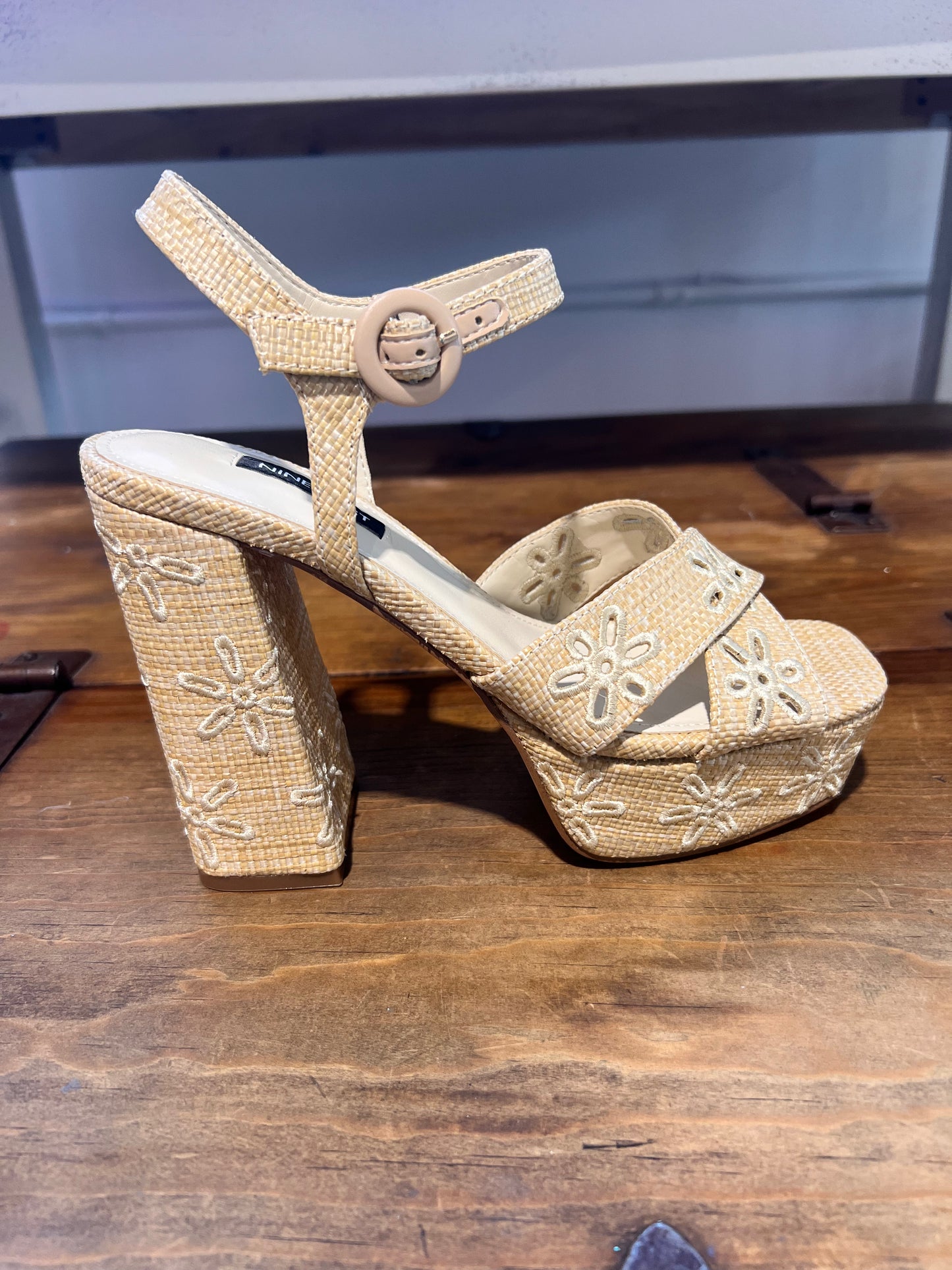 Nine West Vallena 2 Platform Sandal