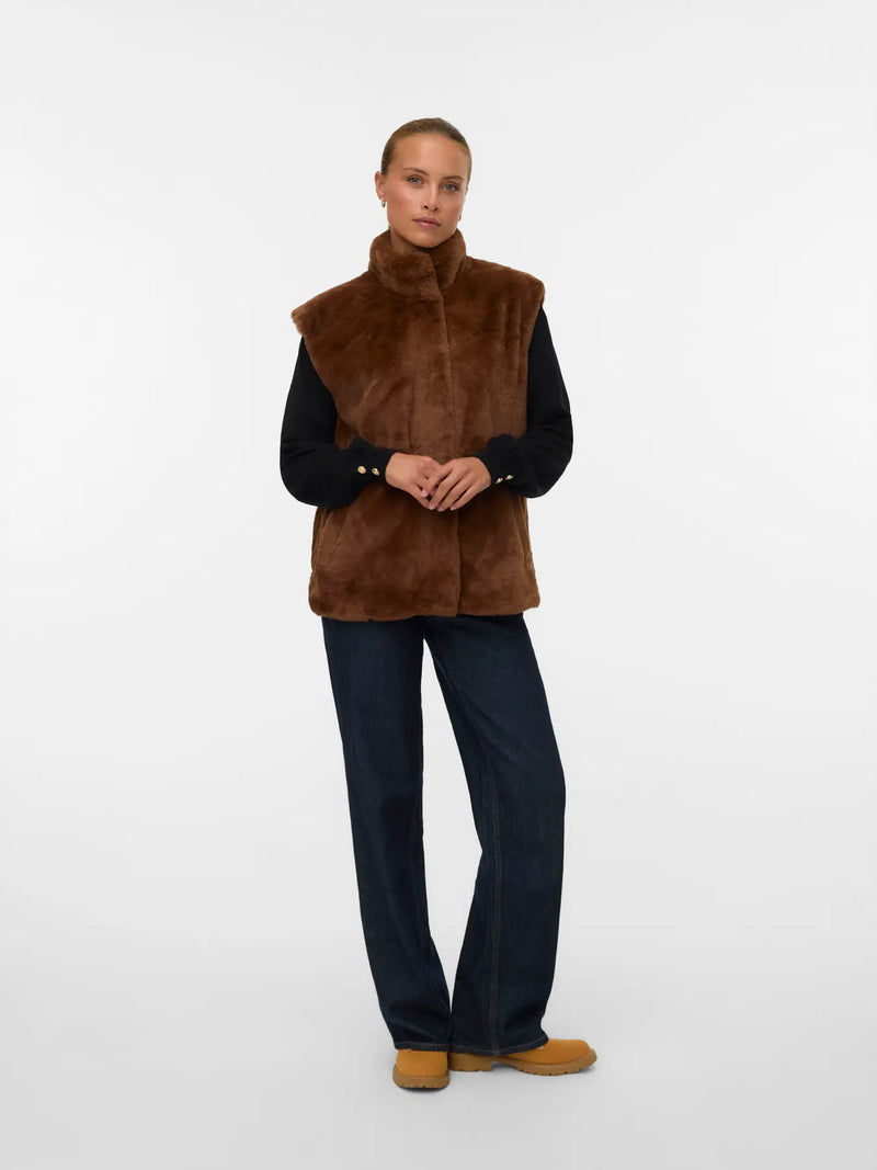 Vero Moda - Sonja Poppy Faux Fur Vest