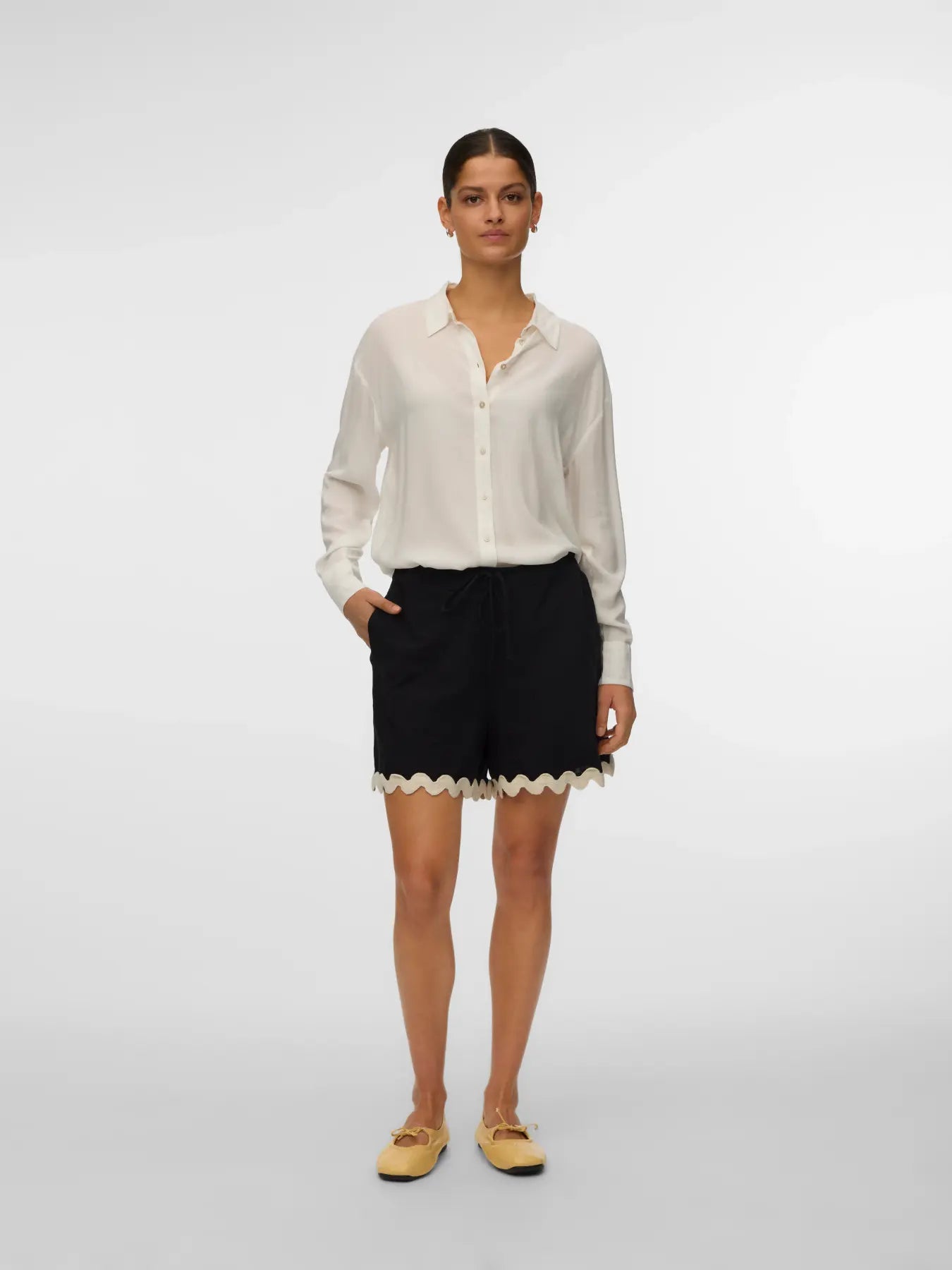 Vero Moda- Jenna MidRise Shorts
