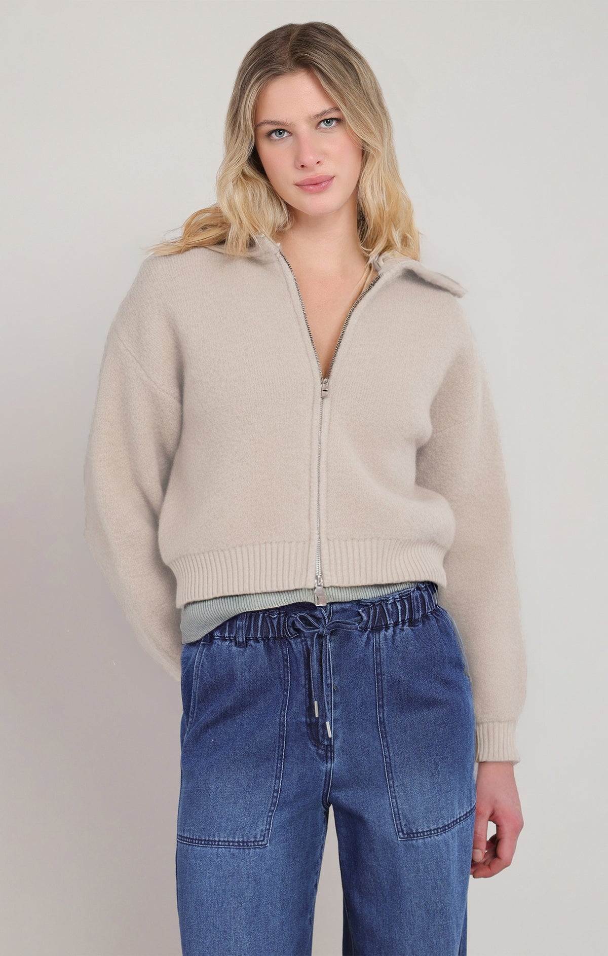 The Sunday Stroll Zip Jacket 🤍